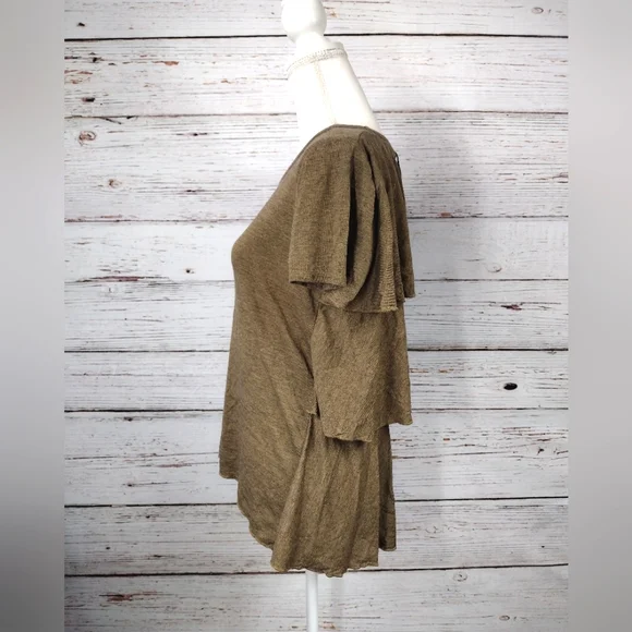 Chaser Ruffle Back Tee - Picture 7 of 8